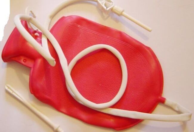 Enema para limpar o corpo de parasitos